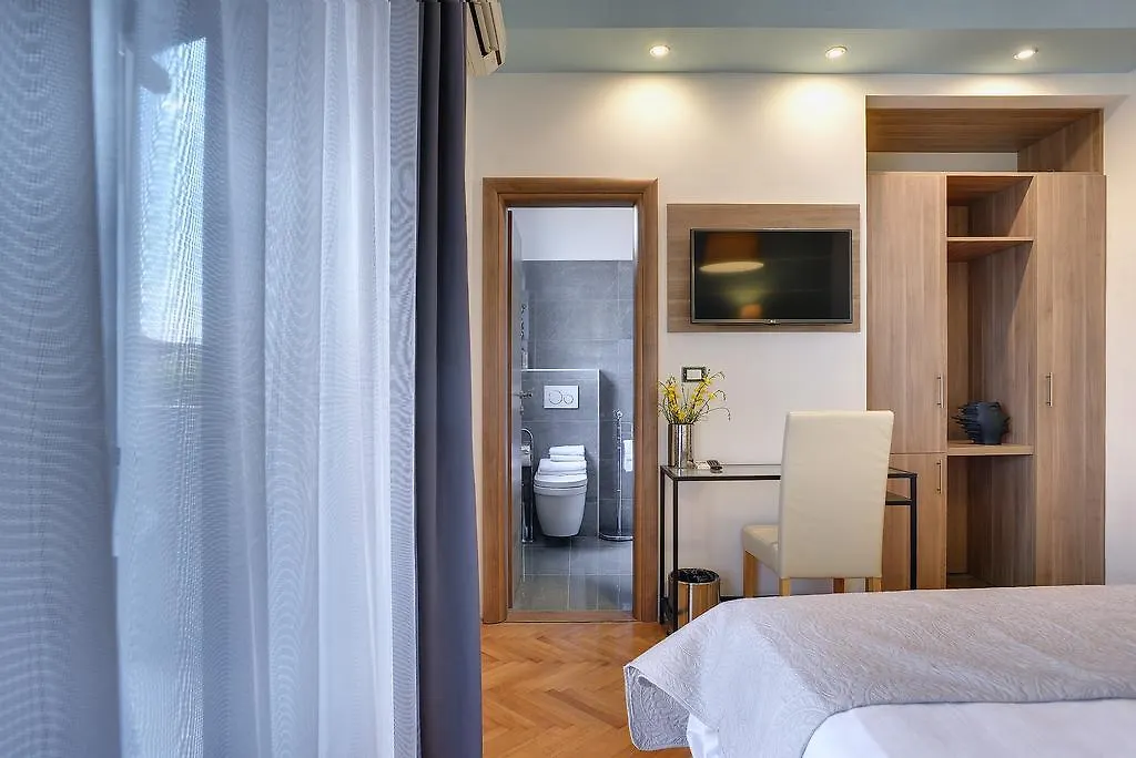 ベッド・アンド・ブレックファスト Villa B&B Marina & Parking Free ロヴィニ